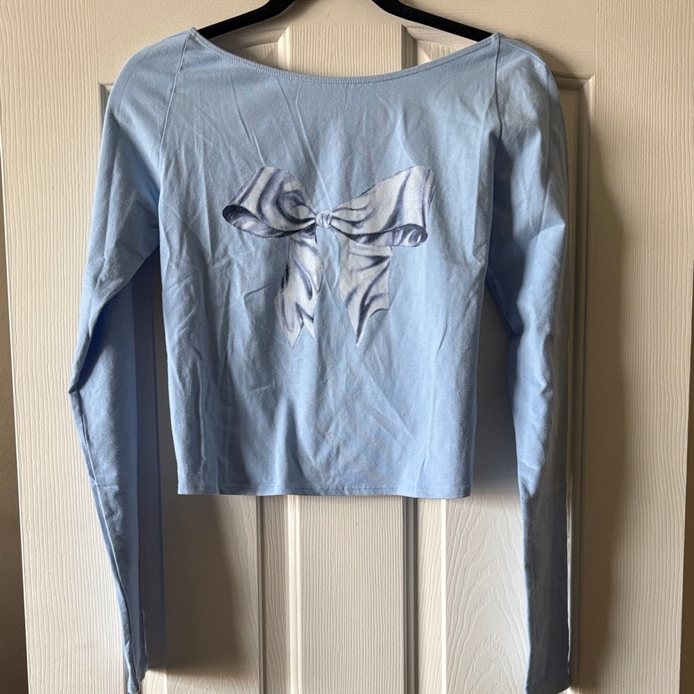 Kimchi Blue NWOT Light Blue Backless Long Sleeve Cropped T-Shirt size M